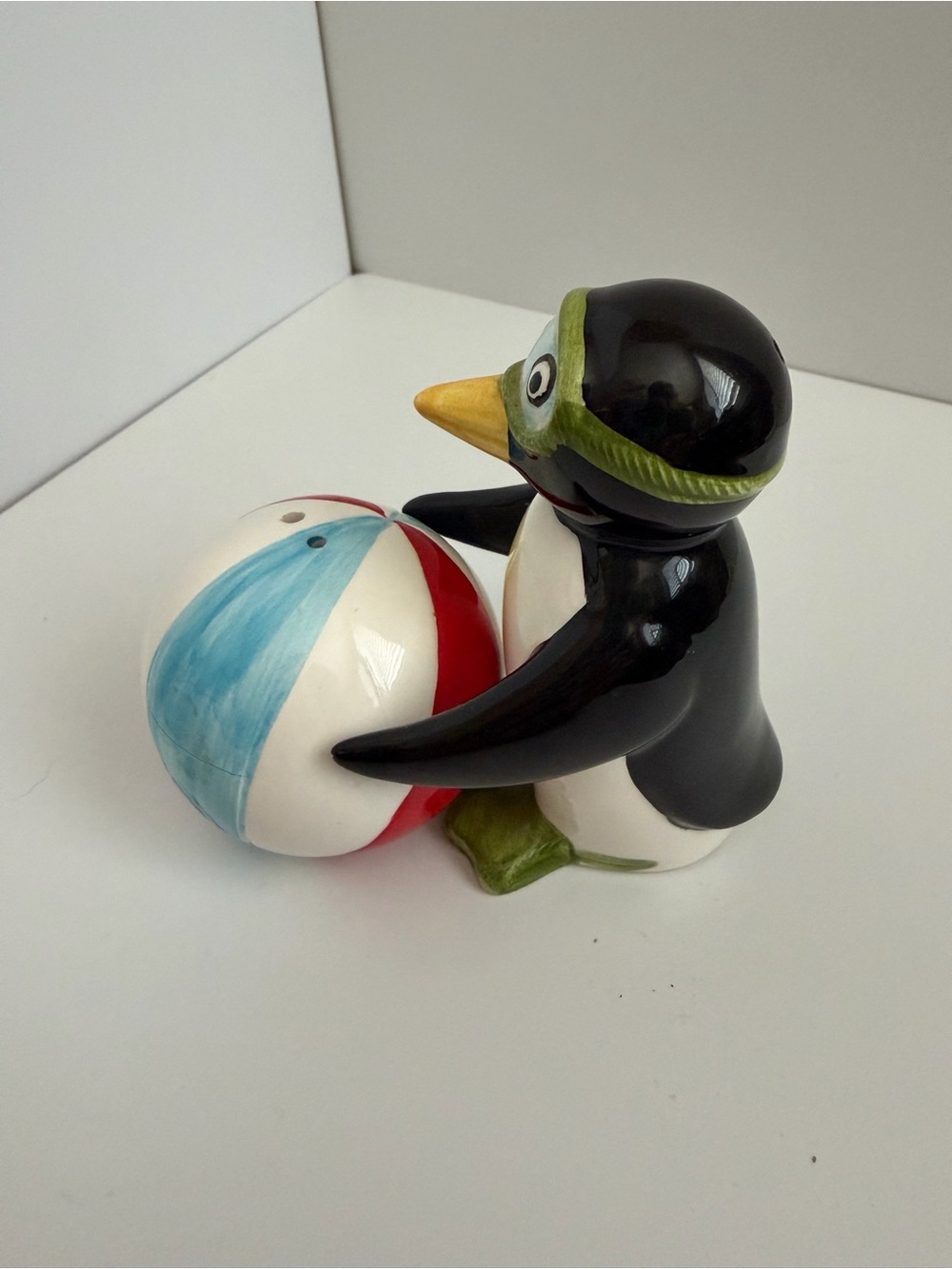 Vintage Penguin Salt&Pepper Shakers - Picture 3 of 7